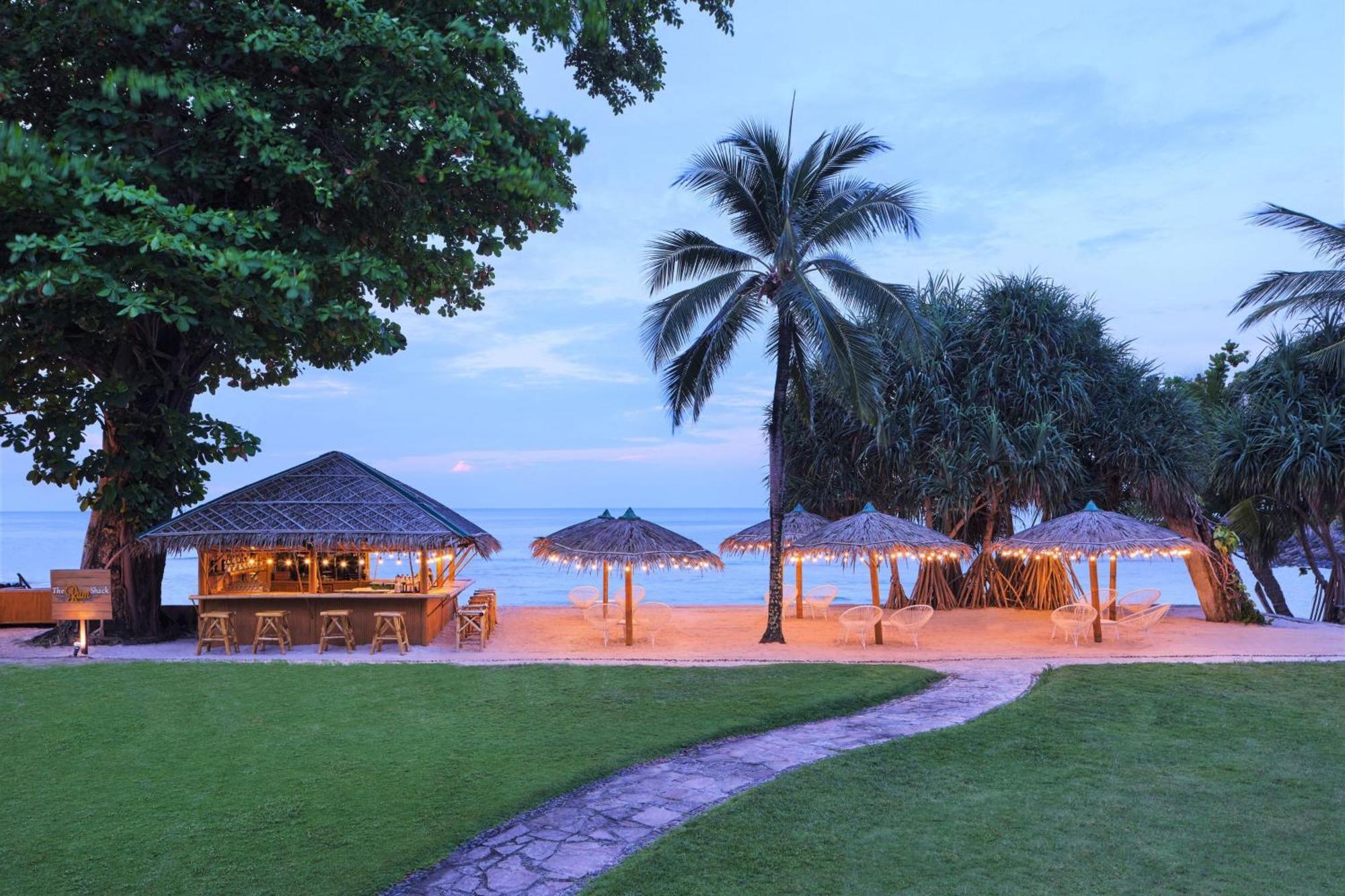 Phuket Marriott Resort & Spa, Merlin Beach Patong Exterior foto Beachfront at The Royal Paradise Hotel & Spa