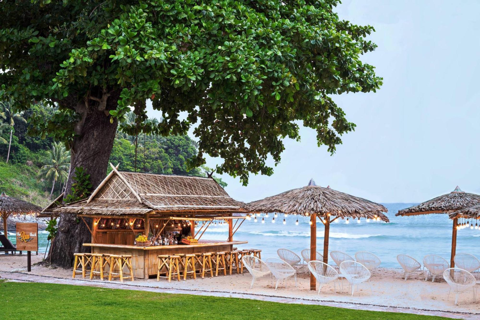 Phuket Marriott Resort & Spa, Merlin Beach Patong Exterior foto Beach bar in Varvarovski