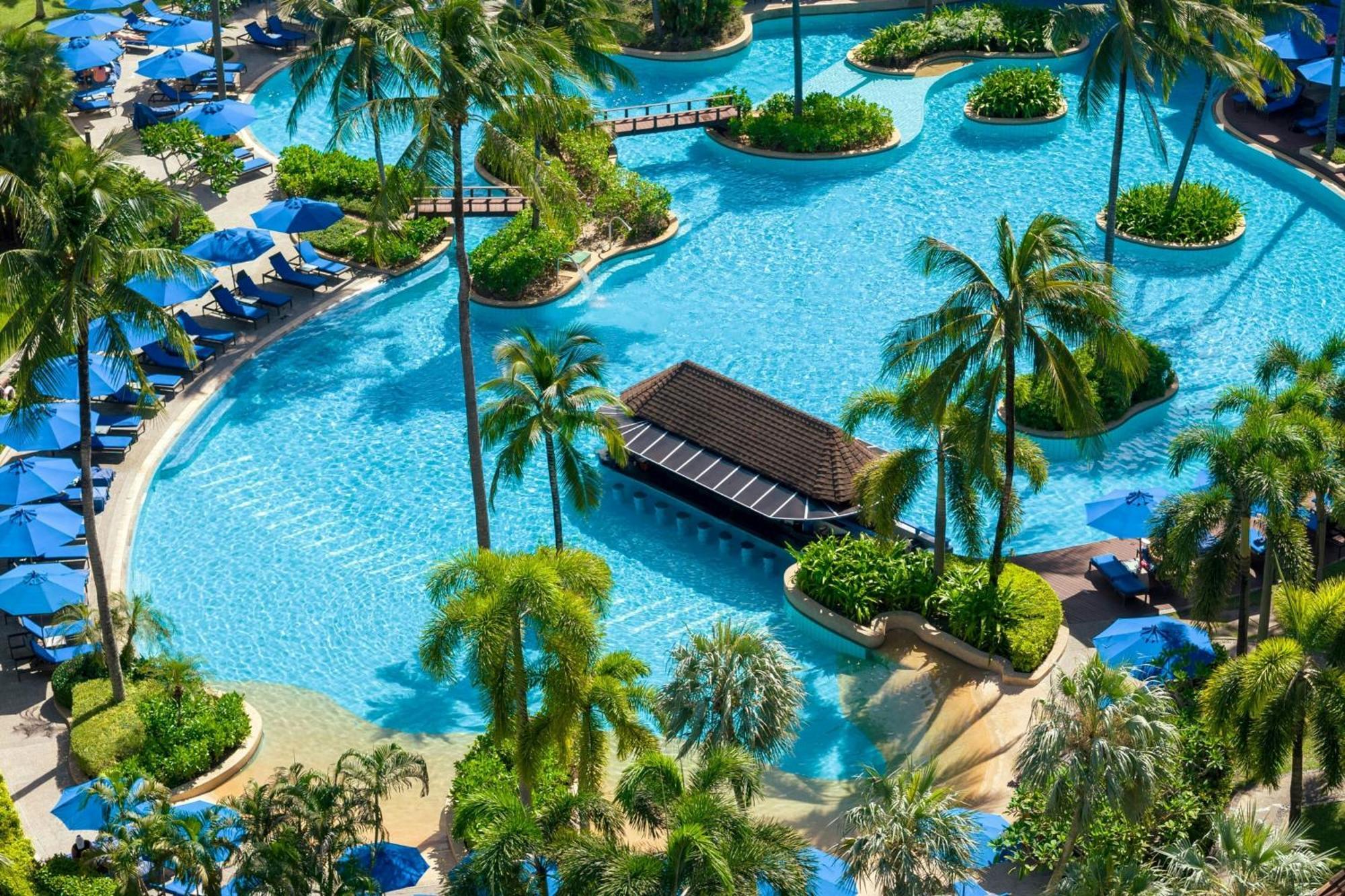 Phuket Marriott Resort & Spa, Merlin Beach Patong Exterior foto The pool at the Royal Thai Suite