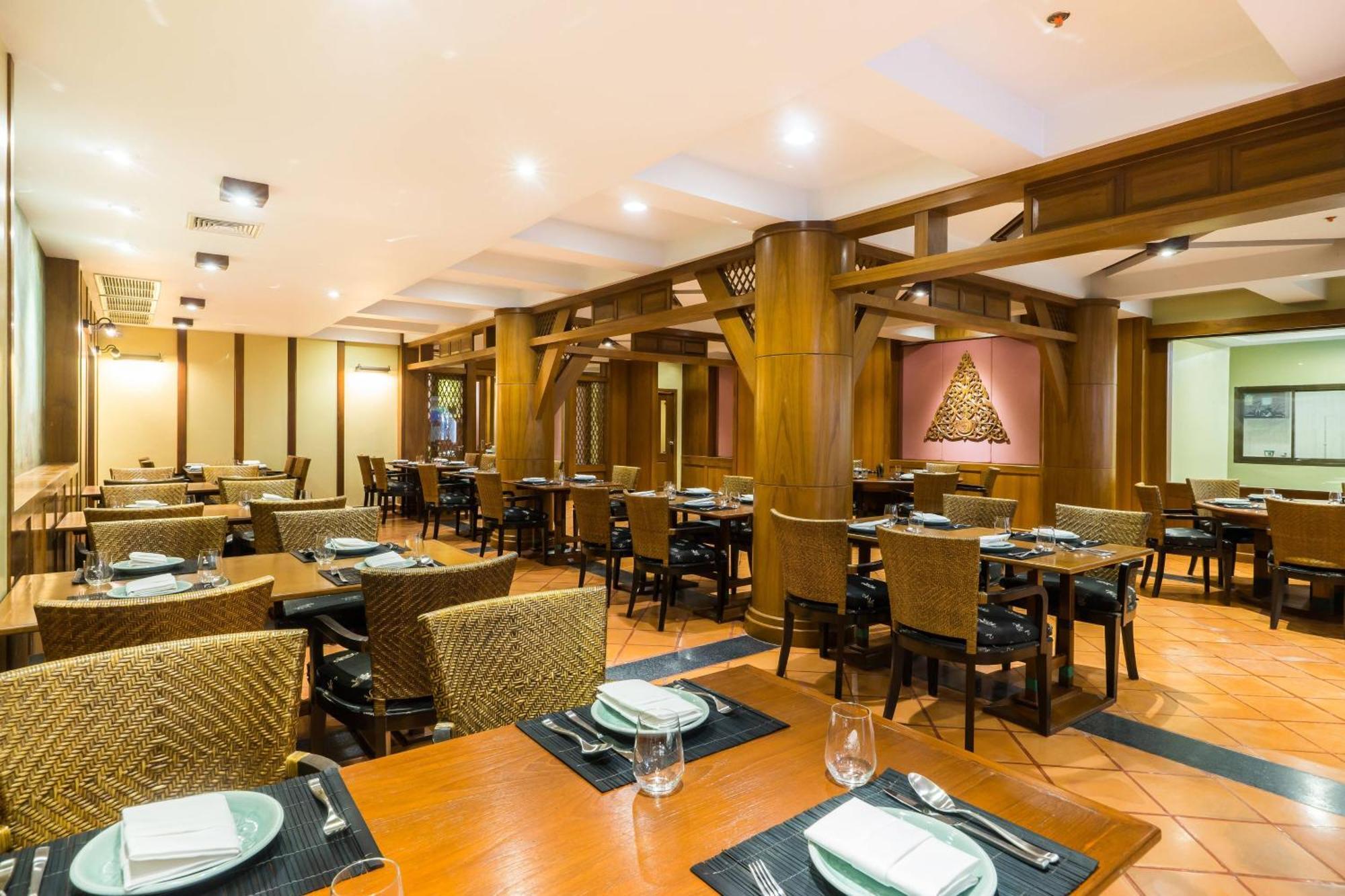 Phuket Marriott Resort & Spa, Merlin Beach Patong Exterior foto The interior of the restaurant