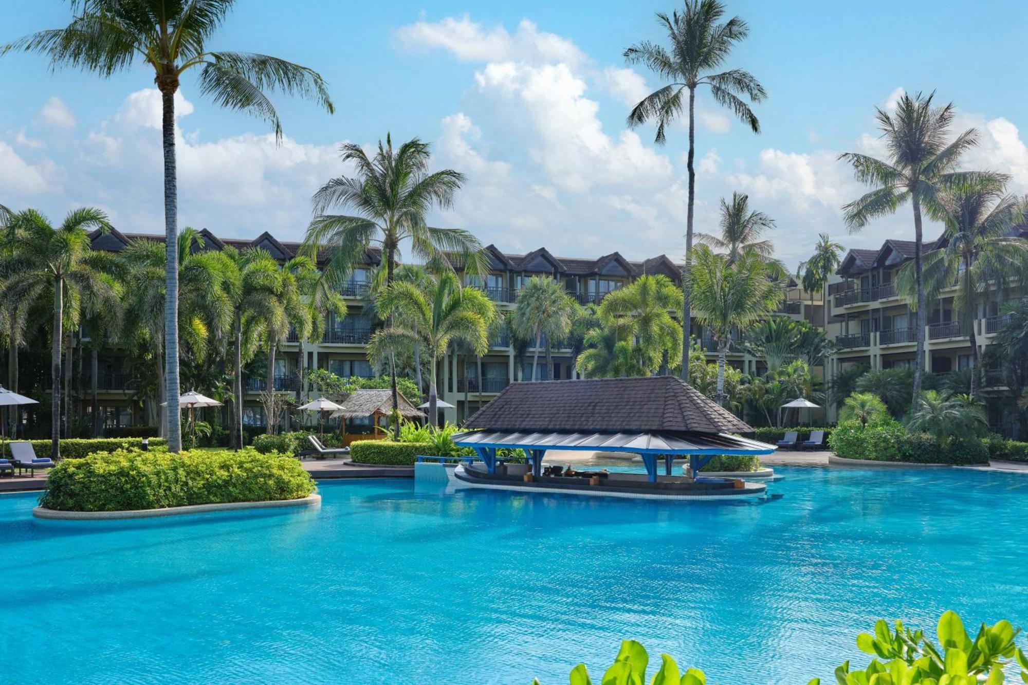 Phuket Marriott Resort & Spa, Merlin Beach Patong Exterior foto The swimming pool at the Westin